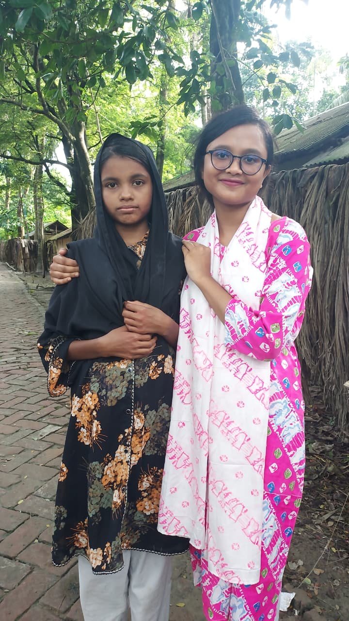 থ্যালাসেমিয়া আক্রান্ত ছোট্ট মেয়েটিকে নিয়ে আমাদের আগের পোস্টটি ৭,০০০+ মানুষের কাছে পৌঁছেছে। আপনাদের ভালোবাসা, দোয়া ও সহযোগিতার জন্য আন্তরিক ধন্যবাদ।

শিশুটির পরিবারের আর্থিক অবস্থা অত্যন্ত সংকটাপন্ন। নিয়মিত রক্ত, চিকিৎসা ও অন্যান্য প্রয়োজনীয় খরচ বহন করা তাদের পরিবারের জন্য দিন দিন কঠিন হয়ে পড়ছে।

এই পরিস্থিতির বাস্তব চিত্র তুলে ধরতে আমরা পরিবারের একটি ভিডিও বার্তা প্রকাশ করেছি। আপনারা যদি শিশুটির চিকিৎসায় সহযোগিতা করতে চান, তাহলে সরাসরি পরিবারের সঙ্গে যোগাযোগ করে সাহায্য করতে পারেন।

💙 সরাসরি পরিবারকে সাহায্য করতে

নগদ: 01941153263

🏦 JYDO-এর মাধ্যমে সহযোগিতা

Bank: Social Islami Bank PLC
Account Name: JAGRATA YOUTH DEVELOPMENT ORGANIZATION
Account Number: 1131340079912
Branch: Dumuria Branch
Routing Number: 195471544

📱 JYDO Treasurer

Nagad/BKash: 01979515015

আপনার সামান্য সহযোগিতাও এই শিশুটির চিকিৎসা চালিয়ে যেতে পরিবারের জন্য বড় সহায়তা হতে পারে।
আসুন, মানবিকতার হাত বাড়িয়ে দিই এবং একটি জীবন বাঁচাতে পাশে দাঁড়াই। 